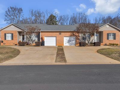Property at 208 River Oaks Cir, Piedmont, SC