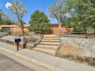 510 Camino De La Sierra NE