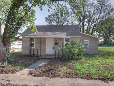 Property at 220 N Ohio Ave, Columbus, KS