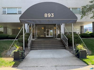 893 Farmington Avenue #1C