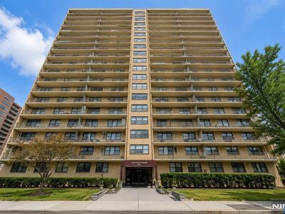 285 Aycrigg Ave APT 22J
