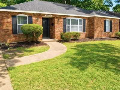 1880 Cornelia Ln