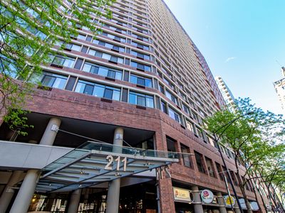211 E Ohio St APT 2015