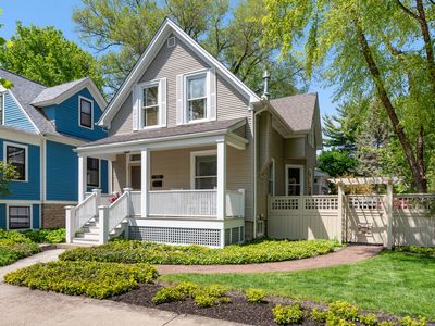Property at 1319 Leonard Pl, Evanston, IL