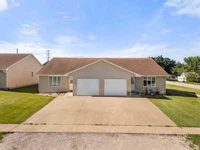 106 E Walnut St