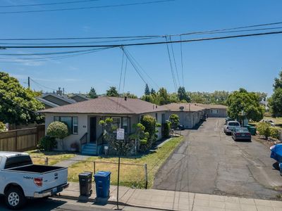 Laurel Ave