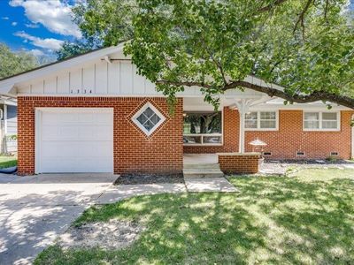 1334 N Lakeview Dr