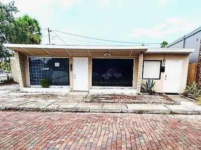 Property at 716 1st Ave SW, Largo, FL