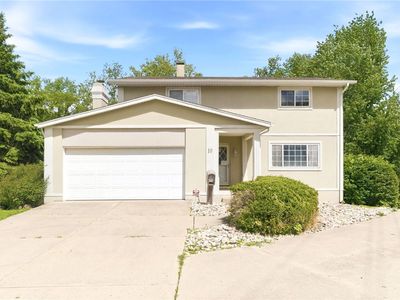 10 Fairway Dr