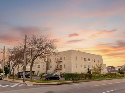 525 Beach 138th St APT A2
