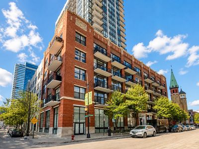 210 S Des Plaines St #1209