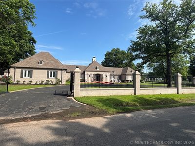 3706 Country Club Dr