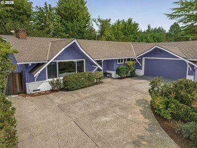 325 NW Orchard Dr