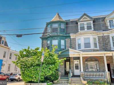 228 W Douglass St