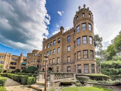 2426 W Greenleaf Ave APT 1