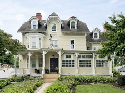 48 Kent Place Blvd