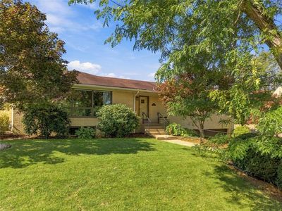 13 Carleton Dr