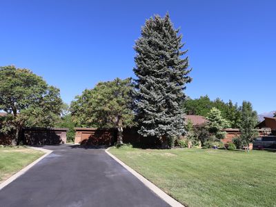 2755 N Edgewood Dr