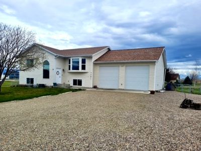 3341 Lilac Dr