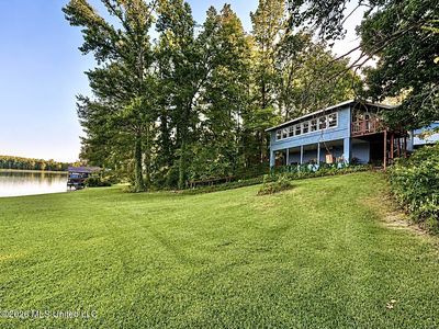 318 Lake Shore Dr