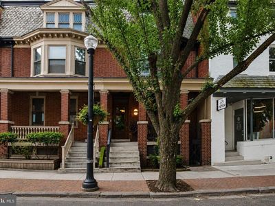 32 E Vine St