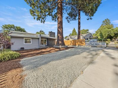 1415 E Main St