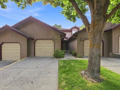 3710 S Alder Cir
