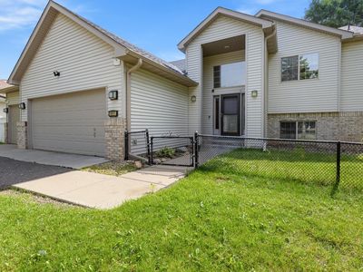 Property at 1911 Queens Dr, Woodbury, MN
