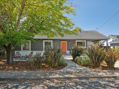 12 Echo Avenue