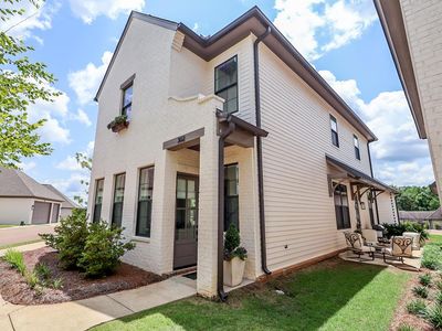 105 Farm View Dr #302