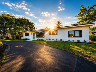 9281 Martinique Dr