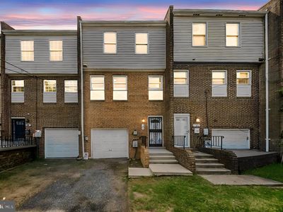 907 Barnaby St SE