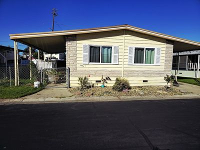 3676 Hawthorne Dr