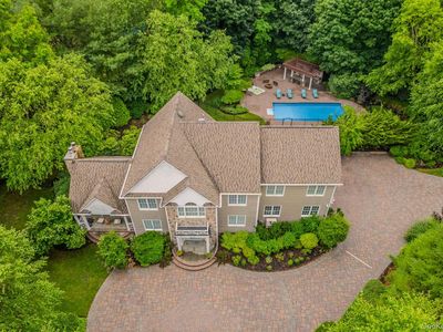 6 Maureen Drive