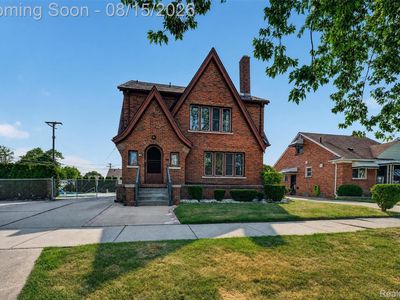 9235 Hubert Ave