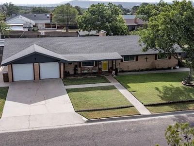 2703 Apache Dr