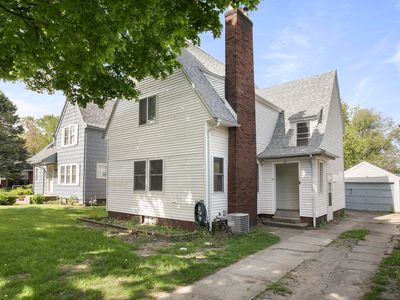 3205 S Michigan St