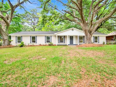 322 Thunderbird Dr W