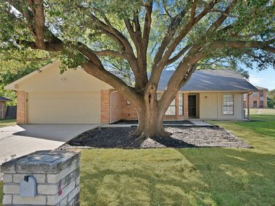 Property at 5300 Stagetrail Dr, Arlington, TX
