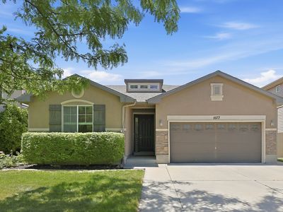 1077 N Bellingham Ct