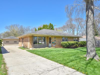 6949 North 44th STREET
