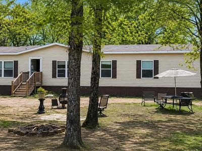 152 Lake Shadows Cir