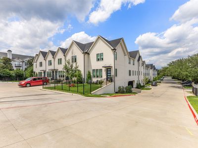 7207 Gaston Ave #1303