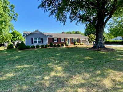 Property at 131 Parsonage Dr, Advance, NC