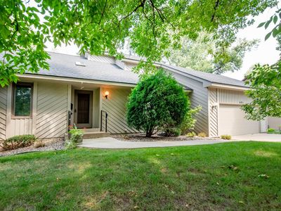 Property at 685 Cheyenne Ln, Mendota Heights, MN