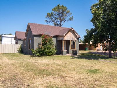 Property at 606 N Cedar St, Seymour, TX
