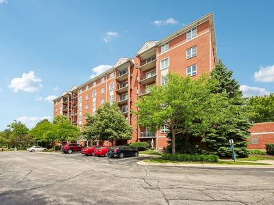 190 N Milwaukee Ave APT 401
