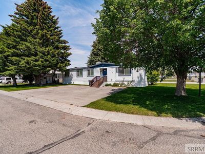 1915 Whispering Pines Dr