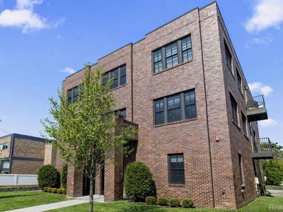 936 W Eleven Mile Rd