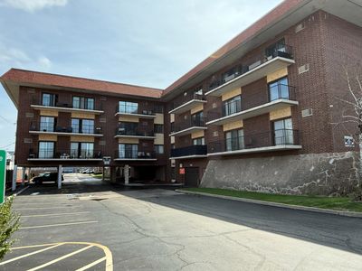 9520 Mayfield Ave #212